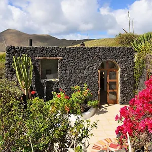 Villa La Bodega - House On Volcano With A Piano, Haría